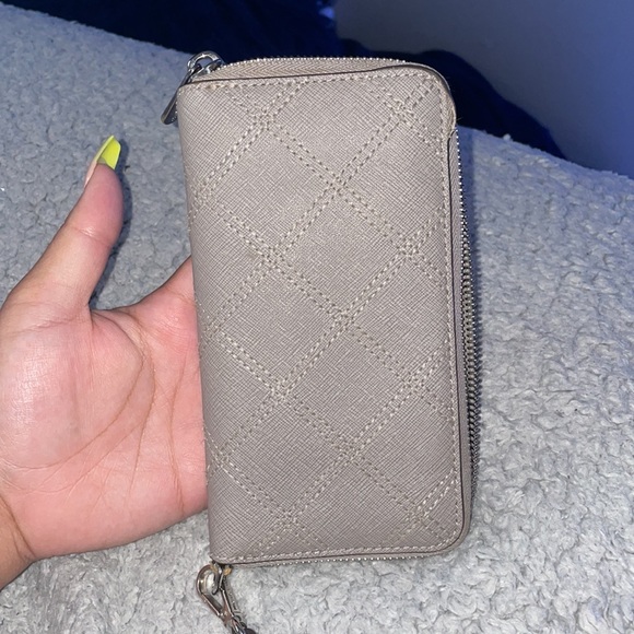 Michael kors wristlet wallet - Picture 3 of 3
